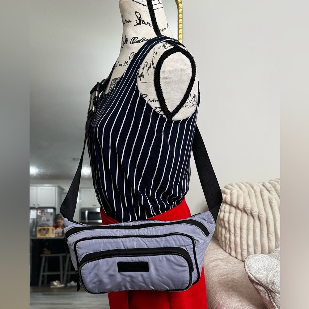 Ted Baker Black and White Label Detail